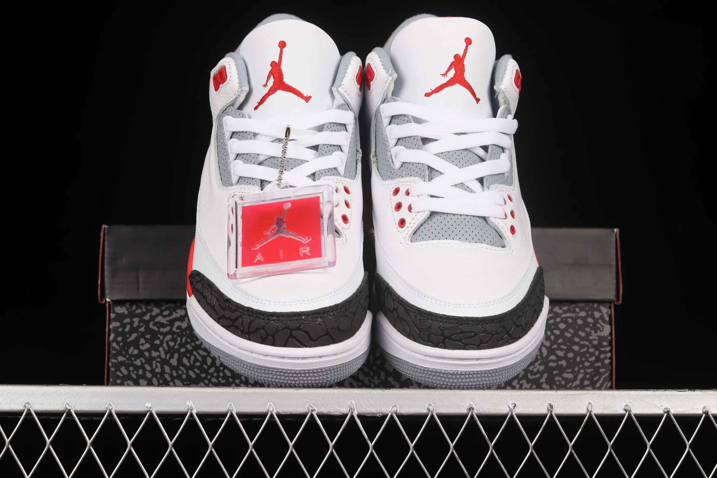 All categories Air Jordan Jordan series basketball shoes Air Jordan 3 Air Jordan Retro AJ3 Joe 3 white and red manuscript burst pattern sports basketball shoes 136064-120